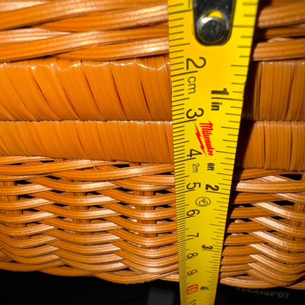 Elegant Tan Woven Clutch - Picture 5 of 5